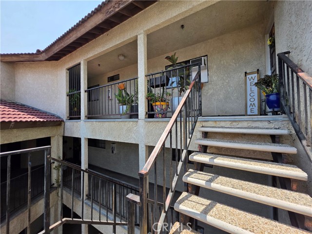 2121 El Paseo, Alhambra CA: https://media.crmls.org/medias/8758deee-fc45-4218-afb7-c4fe19ff817d.jpg