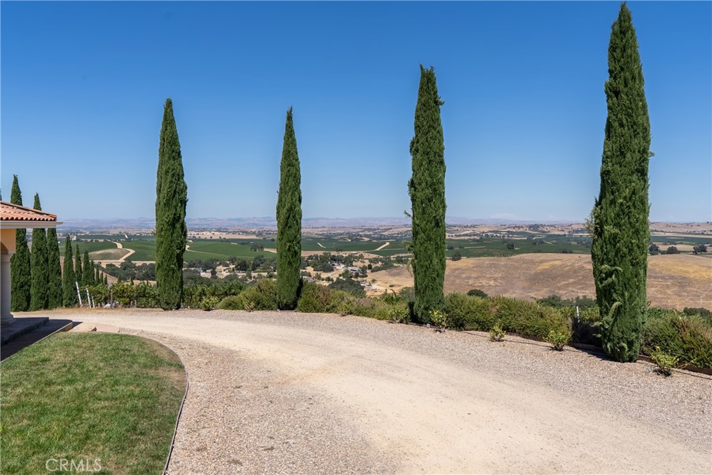 https://media.crmls.org/medias/87597445-7455-4278-a728-444f0f8f7f3f.jpg?preset=X-Large