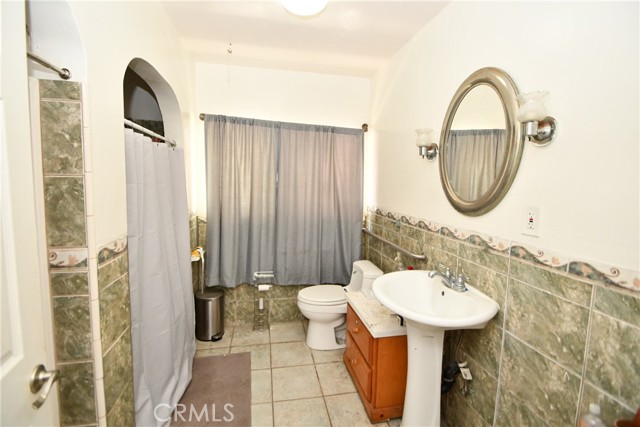 Detail Gallery Image 16 of 22 For 14103 Fonthill Ave a,  Hawthorne,  CA 90250 - 6 Beds | 3 Baths