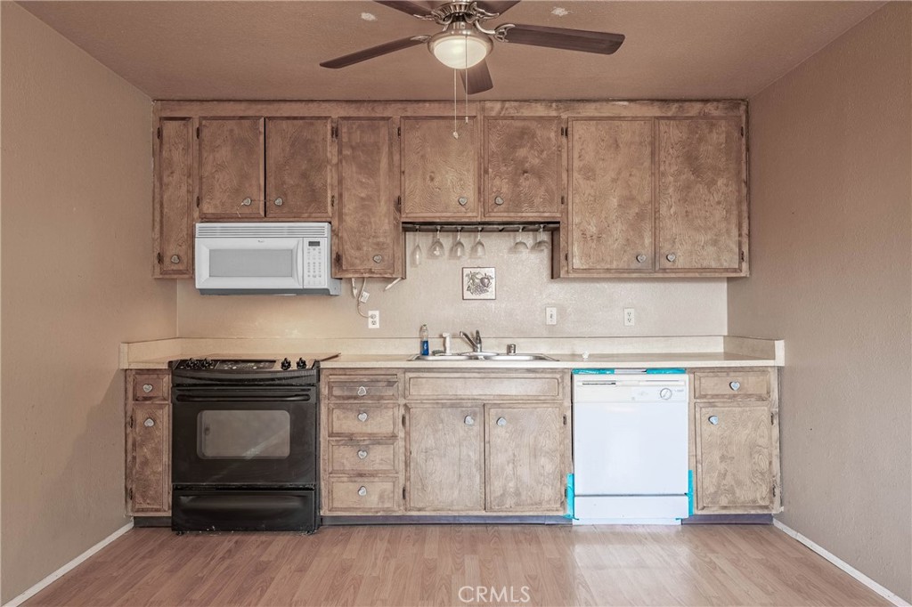 https://media.crmls.org/medias/875a2ec3-60a3-44d8-8b70-2b2019a1c40c.jpg?preset=X-Large