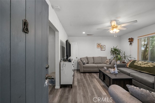 11744 Welby Way, North Hollywood CA: https://media.crmls.org/medias/875a545e-b5e3-48ba-896b-c5217cac5d0c.jpg