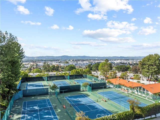 9778 Via Roma, Burbank CA: https://media.crmls.org/medias/875aa8cf-9be0-47a4-8db4-3604849115fd.jpg