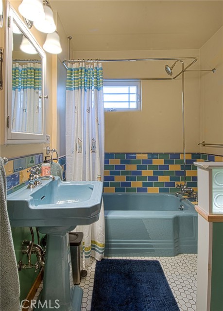 Detail Gallery Image 27 of 41 For 330 Colleen Pl, Costa Mesa,  CA 92627 - 4 Beds | 3 Baths