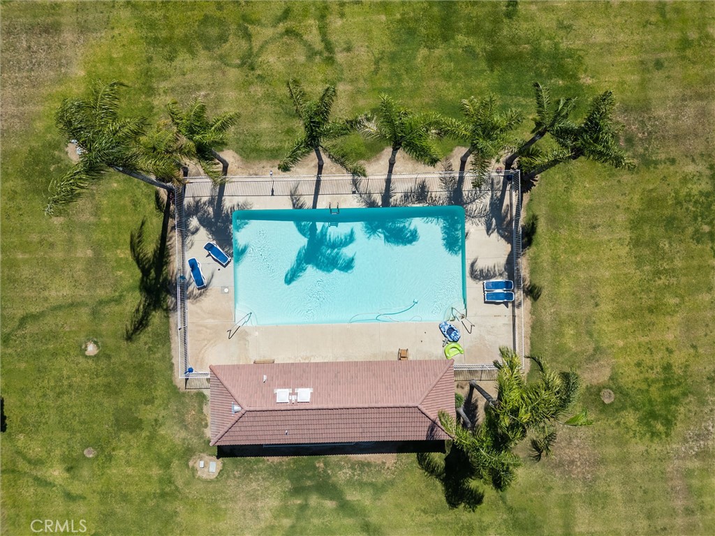 https://media.crmls.org/medias/875b17c7-a691-4a91-847a-48553eca030a.jpg?preset=X-Large