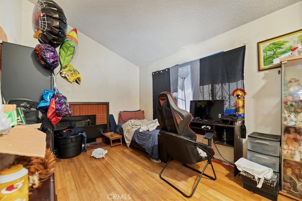 https://media.crmls.org/medias/875b4be4-8e70-41da-b114-fd5634b55ee1.jpg?preset=X-Large