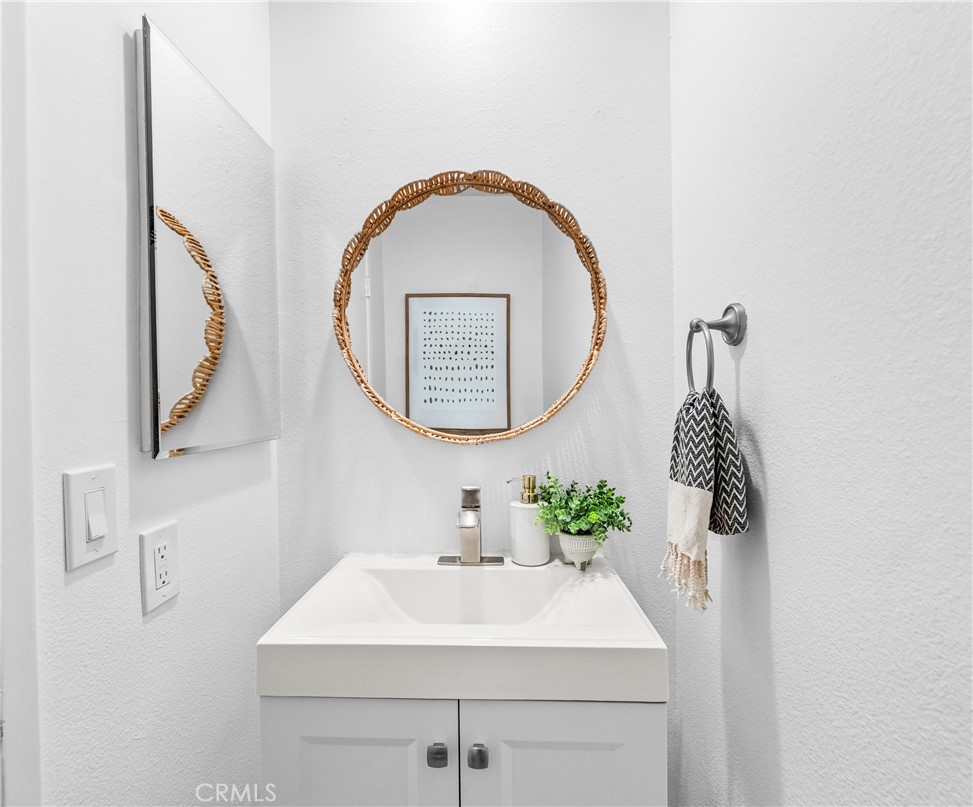 https://media.crmls.org/medias/875b6f1a-8dd8-4b24-8b42-c47f47d69229.jpg?preset=X-Large