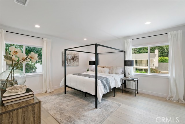 Detail Gallery Image 27 of 51 For 3900 Benedict Canyon Dr, Sherman Oaks,  CA 91423 - 3 Beds | 4 Baths