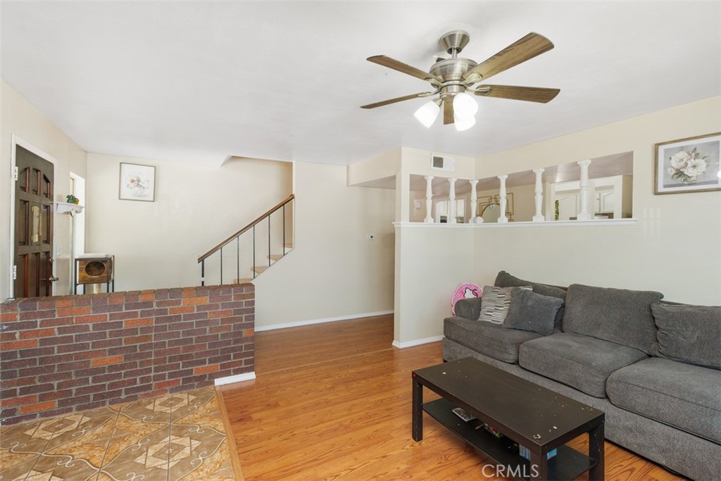 MLS #OC25201281 image #6