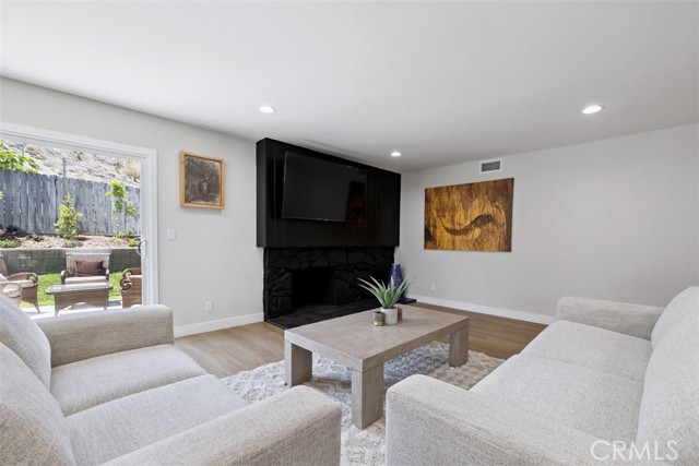Detail Gallery Image 14 of 37 For 5704 Katherine St, Simi Valley,  CA 93063 - 5 Beds | 2 Baths