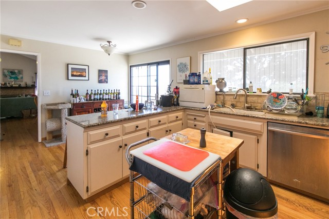 Detail Gallery Image 4 of 23 For 135 Hazel Ct, Santa Cruz,  CA 95073 - 4 Beds | 3/1 Baths