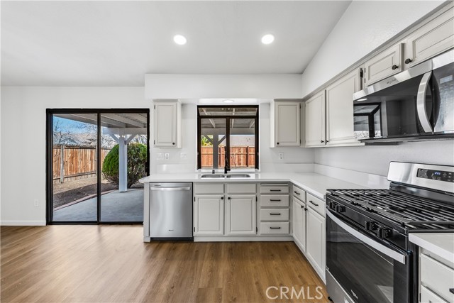 Detail Gallery Image 15 of 42 For 2049 Millcreek Way, Palmdale,  CA 93551 - 4 Beds | 2 Baths