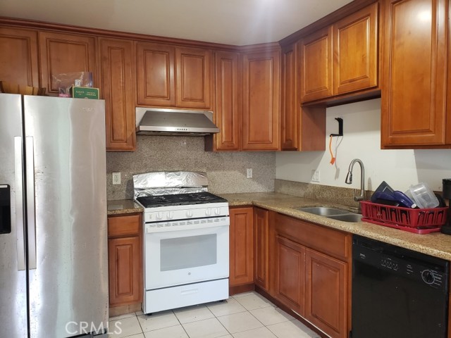 Detail Gallery Image 3 of 8 For 17072 Berlin, Huntington Beach,  CA 92649 - 1 Beds | 1 Baths