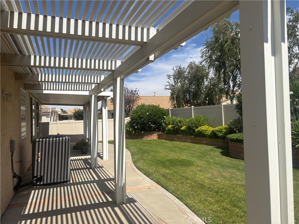https://media.crmls.org/medias/875ec8df-5fce-4198-89e5-870b1a58a8a7.jpg?preset=X-Large