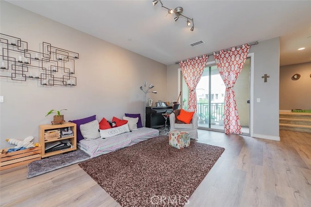 Detail Gallery Image 10 of 25 For 118 Cadence, Irvine,  CA 92618 - 3 Beds | 3/1 Baths