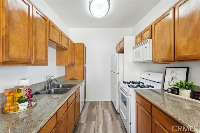 Detail Gallery Image 14 of 28 For 9900 Jordan Ave #62,  Chatsworth,  CA 91311 - 2 Beds | 2 Baths
