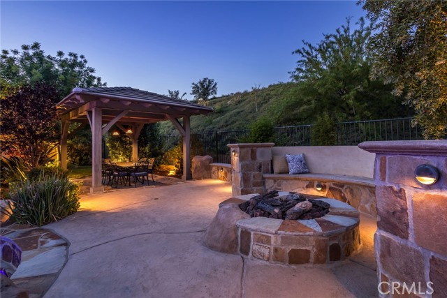 17138 Hickory Ridge Court, Canyon Country CA: https://media.crmls.org/medias/87606fa3-6bf6-4798-99b3-467d0f7c98ba.jpg