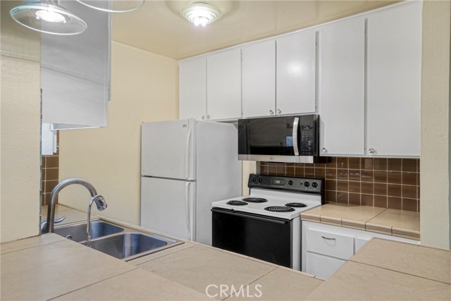 Detail Gallery Image 11 of 46 For 8650 Gulana #C1056,  Playa Del Rey,  CA 90293 - 2 Beds | 2 Baths