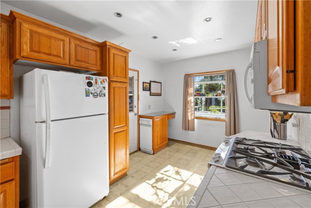 Detail Gallery Image 24 of 39 For 17419 Leadwell, Lake Balboa,  CA 91406 - 4 Beds | 2 Baths