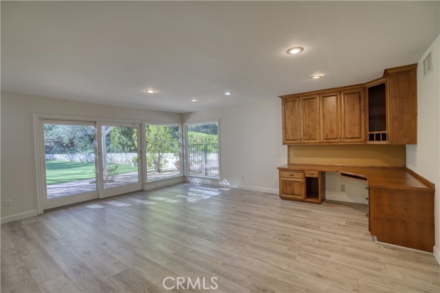 Detail Gallery Image 7 of 29 For 19946 Turnberry, Tarzana,  CA 91356 - 4 Beds | 2/1 Baths