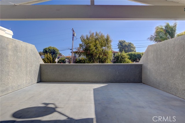 693 19th Street, Manhattan Beach, California 90266, 5 Bedrooms Bedrooms, ,1 BathroomBathrooms,Residential,Sold,19th,SB21194757