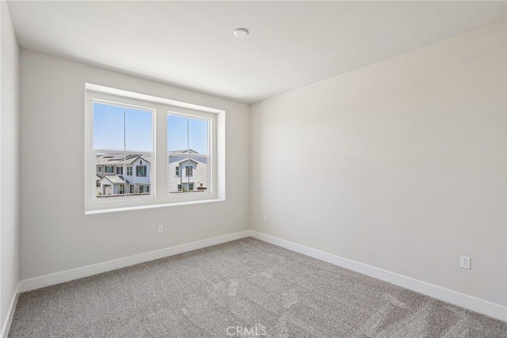 https://media.crmls.org/medias/8763119b-9b5c-4aa6-b95e-80d3beecaded.jpg?preset=X-Large