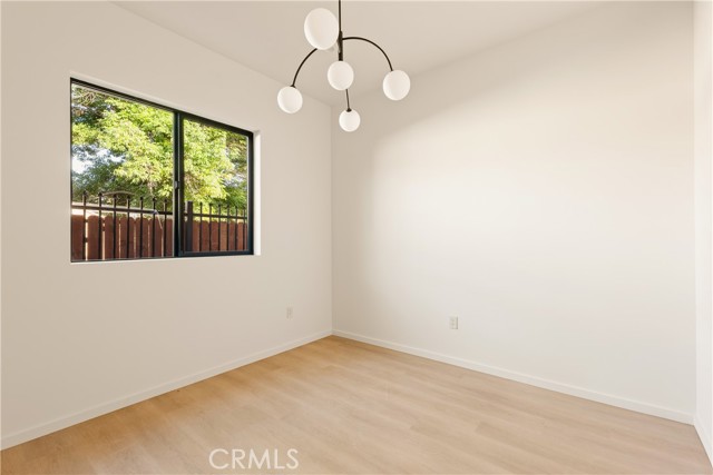 Detail Gallery Image 21 of 28 For 17852 Saticoy St, Reseda,  CA 91335 - – Beds | – Baths