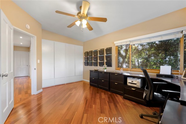 5187 Llano Drive, Woodland Hills CA: https://media.crmls.org/medias/8764827c-0279-4fd6-a6ff-716742a59d84.jpg