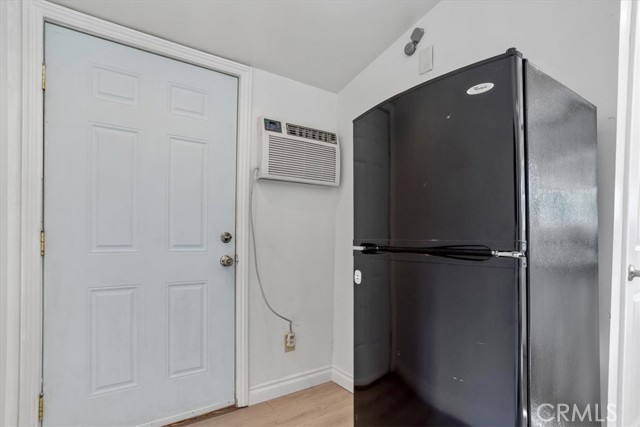 Detail Gallery Image 8 of 13 For 5718 Comanche Ave, Woodland Hills,  CA 91367 - 0 Beds | 1 Baths