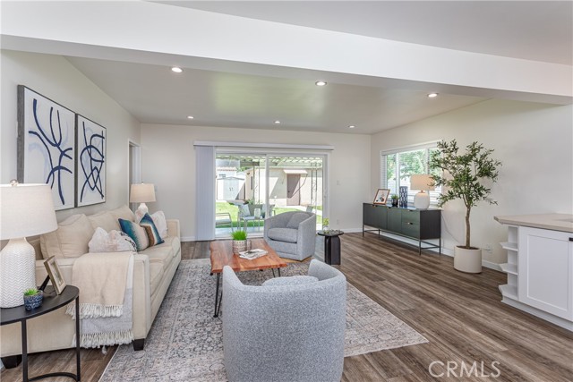 2219 W Clark Avenue, Burbank CA: https://media.crmls.org/medias/876759bb-13e4-4762-9d48-f2fe8feef84c.jpg