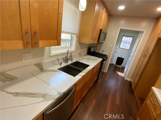 Detail Gallery Image 3 of 23 For 745 W E, Ontario,  CA 91762 - 3 Beds | 2 Baths