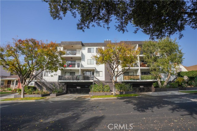 Detail Gallery Image 1 of 28 For 635 E Elmwood Ave #102,  Burbank,  CA 91501 - 2 Beds | 2 Baths