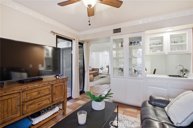 Detail Gallery Image 14 of 33 For 222 N Rose #8,  Burbank,  CA 91505 - 2 Beds | 2 Baths