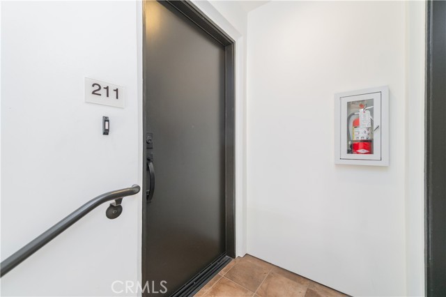 288 S Oakland Ave, Pasadena CA: https://media.crmls.org/medias/8768bd58-c03c-4ccb-8b3f-58c99a3d9d80.jpg