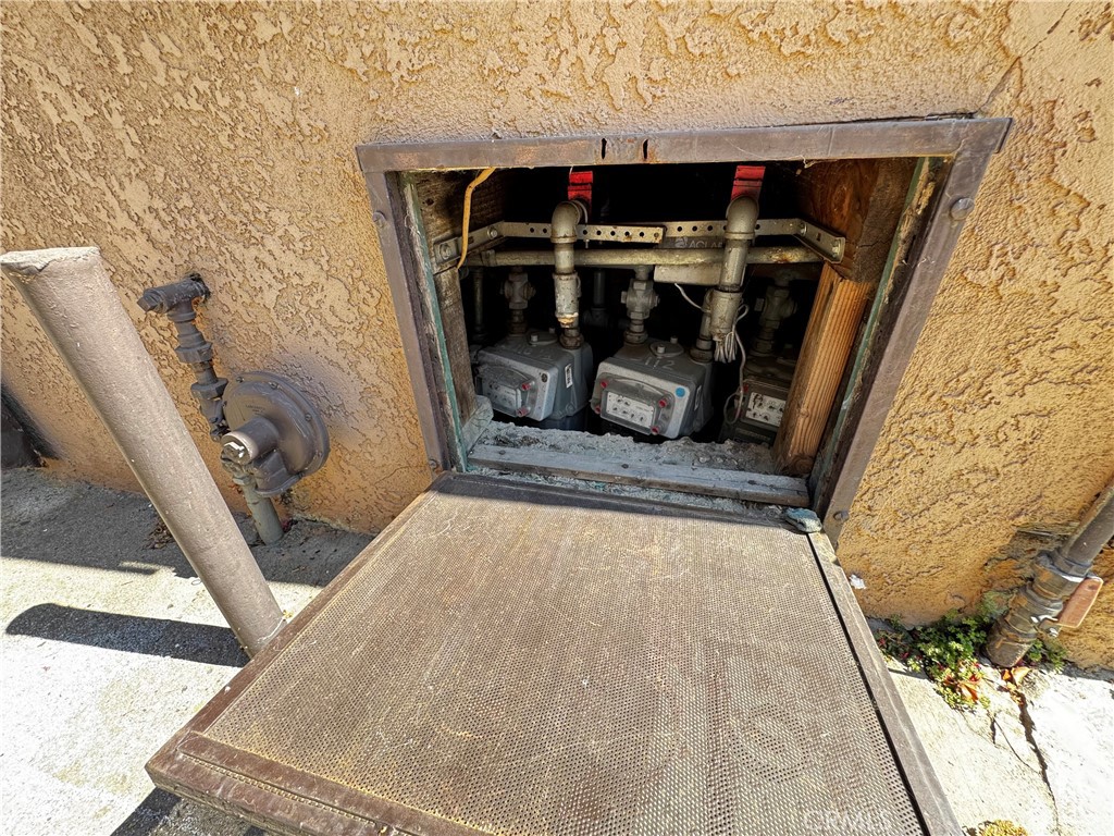 https://media.crmls.org/medias/8768ea3b-edb2-40de-8f00-9949e7411c81.jpg?preset=X-Large