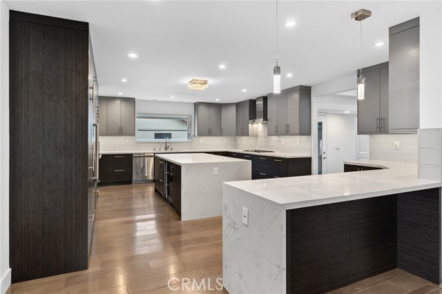 22904 Calvert Street, Woodland Hills CA: https://media.crmls.org/medias/8768f846-f4ae-4f7a-9313-662fb87f3152.jpg
