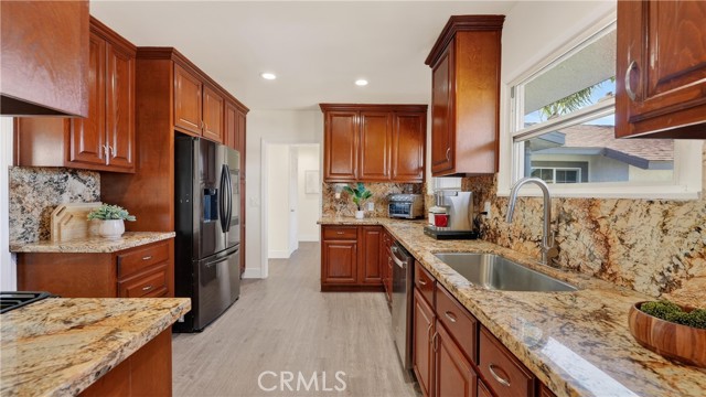 Detail Gallery Image 17 of 39 For 400 N Peach Knl, Anaheim,  CA 92805 - 4 Beds | 2 Baths