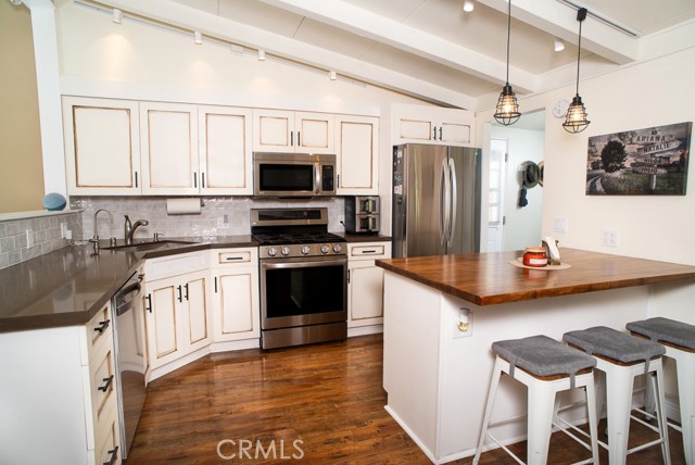 Detail Gallery Image 3 of 15 For 13232 Desmond St, Pacoima,  CA 91331 - 3 Beds | 1/1 Baths