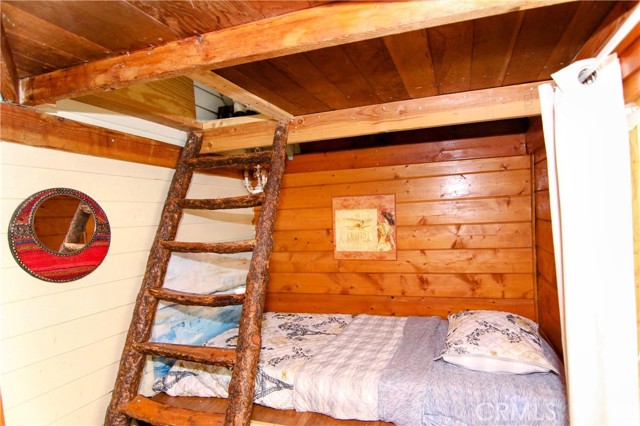 Detail Gallery Image 9 of 24 For 1109 Scenic Way, Rimforest,  CA 92378 - 2 Beds | 1 Baths