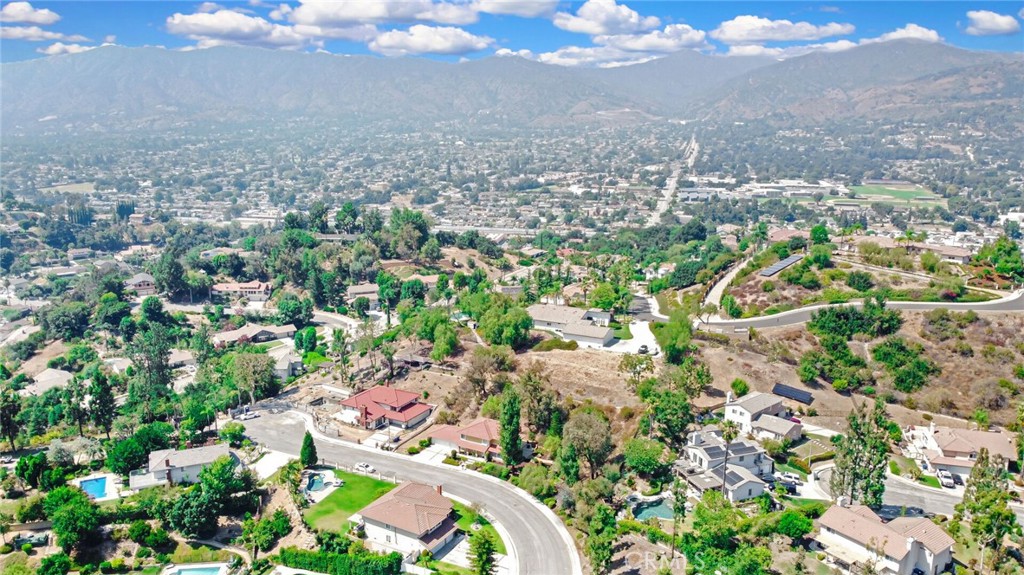 https://media.crmls.org/medias/876aa5ea-9c1d-4e1b-9c55-335f10543a01.jpg?preset=X-Large