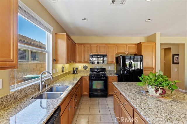 Detail Gallery Image 8 of 29 For 26082 Palm Breeze Ln, Menifee,  CA 92586 - 2 Beds | 2/1 Baths