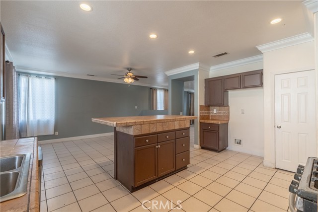 Detail Gallery Image 4 of 63 For 434 Ocean Ave, Perris,  CA 92571 - 5 Beds | 3 Baths
