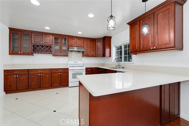 947 Claire Place, Pomona CA: https://media.crmls.org/medias/876ba834-1ba5-4f78-9dfd-659e67b2a743.jpg