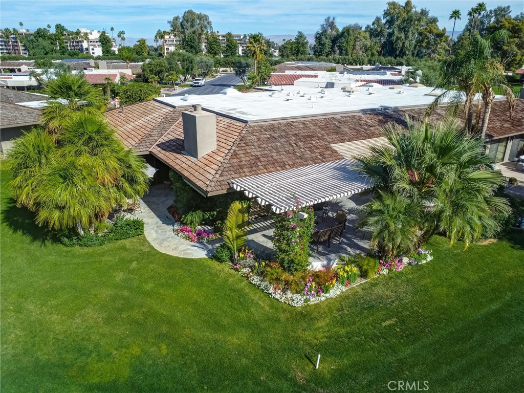 https://media.crmls.org/medias/876c9e3d-fbba-4283-aeaf-2a166110c98b.jpg?preset=X-Large