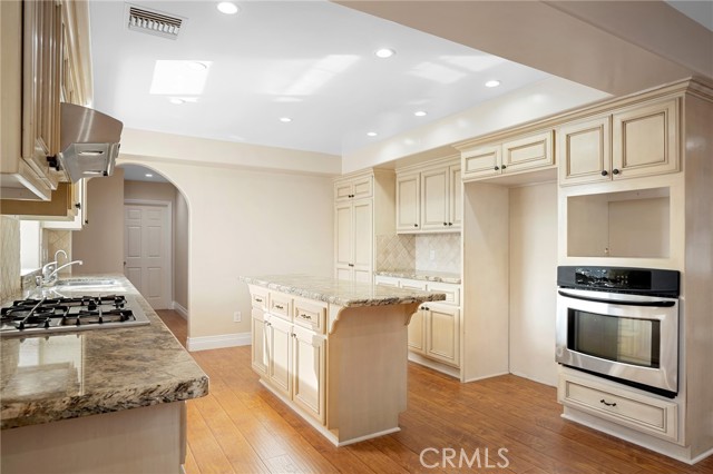 Detail Gallery Image 5 of 20 For 6541 Elmo St, Tujunga,  CA 91042 - 2 Beds | 2/1 Baths