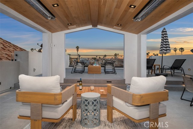 20 Balboa Coves, Newport Beach CA: https://media.crmls.org/medias/876d49bd-3aef-48be-b105-b94028e7804d.jpg