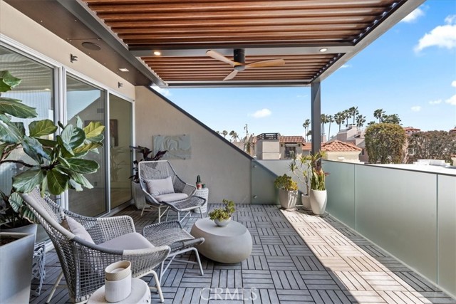 29 W Neapolitan Lane, Long Beach CA: https://media.crmls.org/medias/876e0f55-b4ef-402a-a226-c4e2ebb982c9.jpg