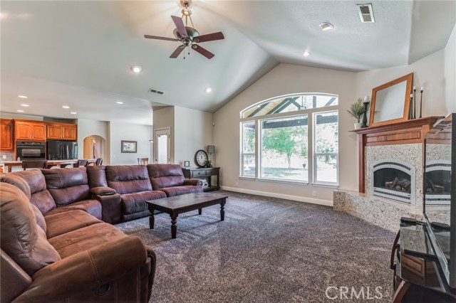 Detail Gallery Image 9 of 54 For 4572 Bell Road, Chico,  CA 95973 - 3 Beds | 2/1 Baths