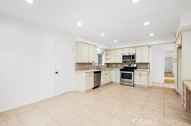 153 Underhill Drive, Glendora CA: https://media.crmls.org/medias/876f9550-f555-4401-8ad6-25ecec0339ee.jpg