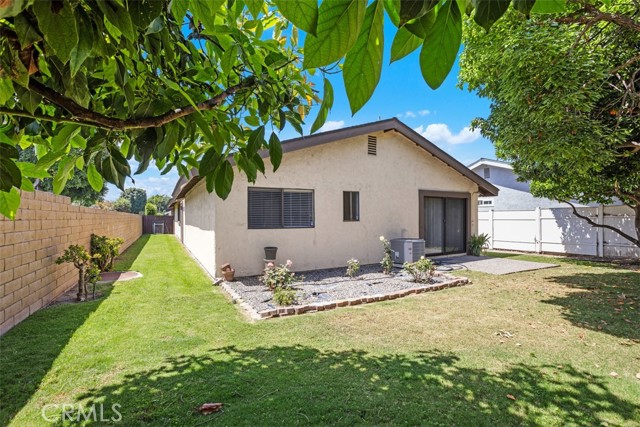 2155 Barclay Court, Santa Ana CA: https://media.crmls.org/medias/87710ede-3d71-4a31-a2a5-d6fbe919eeb0.jpg