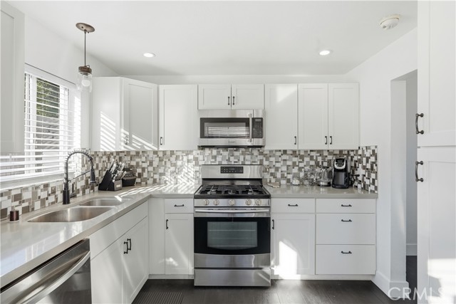 2005 phelan Lane, Redondo Beach CA: https://media.crmls.org/medias/87713354-c4ab-4f07-97b0-9f9f289f6270.jpg